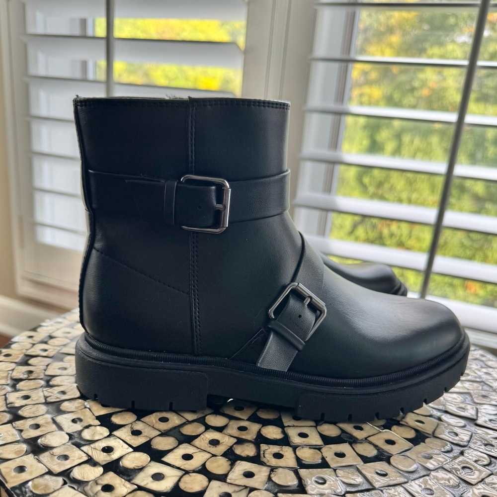 Art Class Black Chunky Sole Moto Boots Ankle Size 5 Girls or Size 7 Women